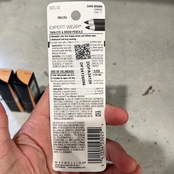 NUDESTIX Black and Red Concealer Makeup Set - Picture 6 of 11